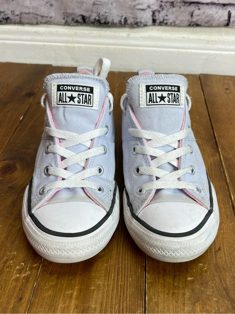 Converse low top sneakers girls size 3 pale periwinkle with embroidered flowers